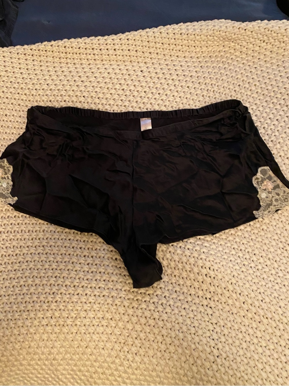Black silk with cream Lace detail Sleep tap Shorts Victoria’s Secret sz Large